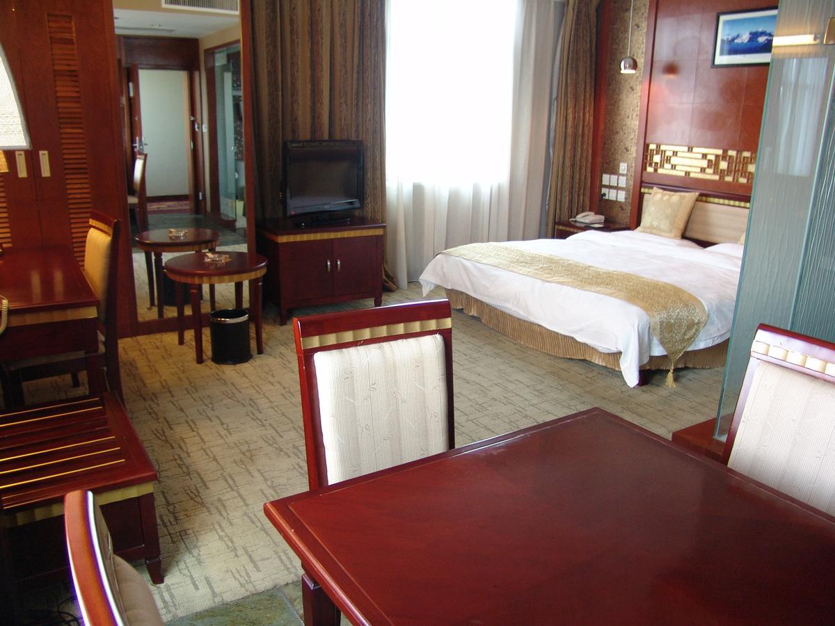 Kunming Golden Spring Hotel Dış mekan fotoğraf